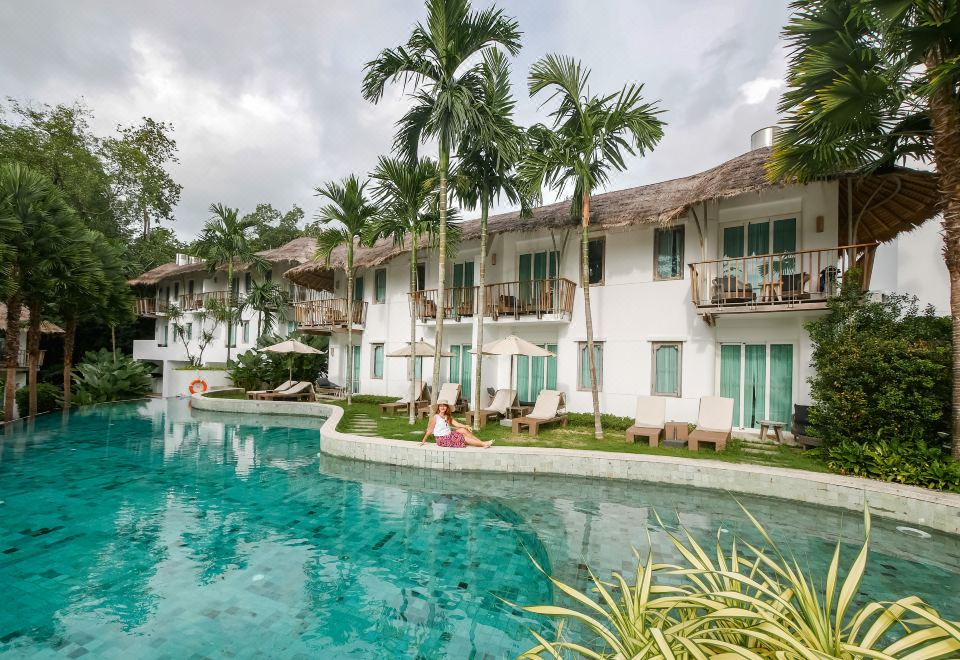 Eden Beach Khao Lak Resort & Spa의 로비 및 휴식 공간