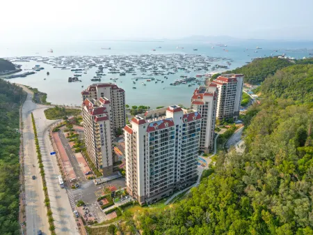 Fengyue Four Seasons Apartment Hotel (Yangjiang Hailing Island North Luowan Branch) Отели рядом с достопримечательностью «Dajiao Temple of the Queen of Heaven»