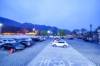 QIANAN HOTEl WISDOM（Zhongyuesongshan Shop） - Parkplatz