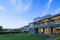 Floral Lux Hotel · Yunshuiqi Hotel (Lushan Xihai Branch) Hotels in Wuning