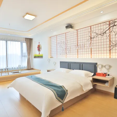 Xingxiang·Viewing Designer Homestay (Yanji Yanbian University Internet Red Wall Store)