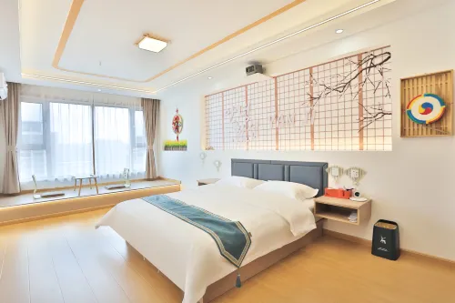 Xingxiang·Viewing Designer Homestay (Yanji Yanbian University Internet Red Wall Store)