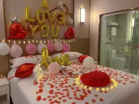 Vienna Hotel(Hezhou Lingfeng Plaza Diversified Global City Store) Hotels near Lingfeng Square