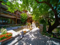 Yunbo · Yinshi Mountain Courtyard (Shuhe Ancient Town Store) Hotels near The Ancient Town of Shuhe-Sifang Street