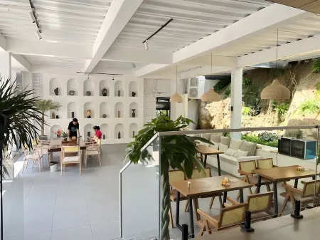 Lisu Homestay (Laojunshan Yunjing Cableway Second Branch) Отели в г. Луньчуань