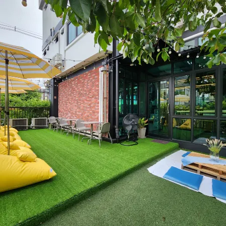 Wayha Hostel Don Mueang Airport Отели рядом с достопримечательностью «Тайская Королевская Армия»