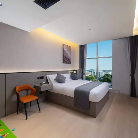 Hermann Hotel (Dali Xiangyun Station Third People's Hospital Branch)