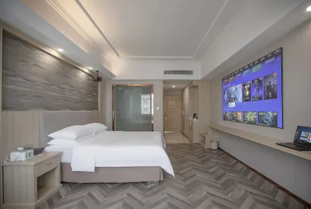 Vienna Hotel (Yingcheng Railway Station Haishan) Отели рядом с достопримечательностью «CPC Yingcheng Party School»