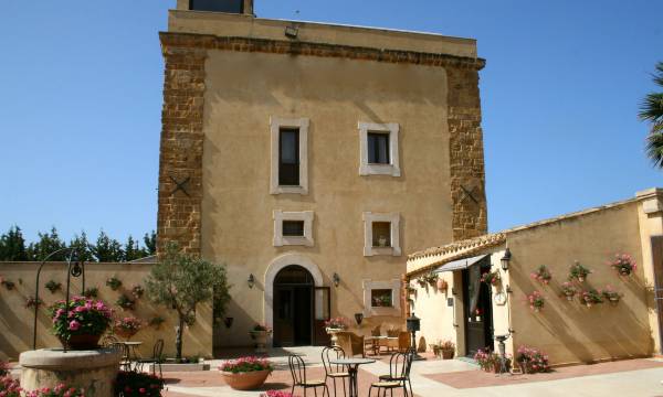 Hotel Foresteria Baglio Della Luna