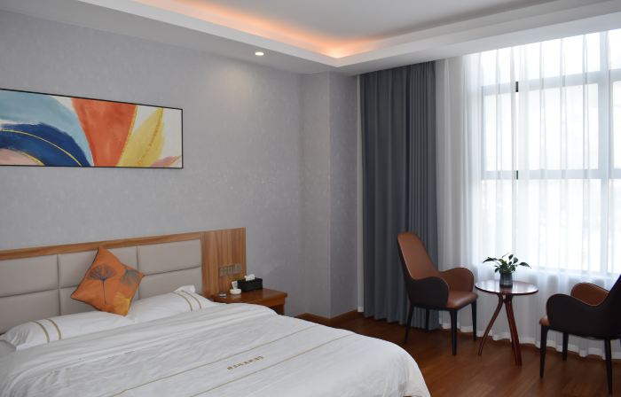 Ceheng Evening Peak Theme Hotel