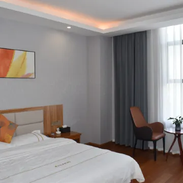Ceheng Evening Peak Theme Hotel