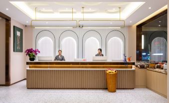 Yilongxuan Hotel (Yangchun Donghu Branch)