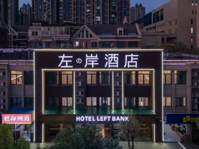 Left Bank Hotel Отели рядом с достопримечательностью «Скользящее поле для лыжного поля в новом районе лужского озера»