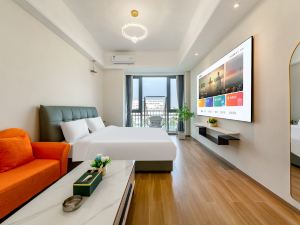 YunhuZhu Holiday Apartment (High-tech Baolong Plaza)