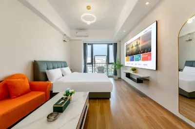 雲湖著度假公寓（高新寶龍廣場店） 金鼎汽車客運站附近的飯店