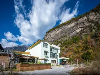 VALATOMS·Fanlatu Hotel (Bipenggou Scenic Area) Hotéis em Condado de Li