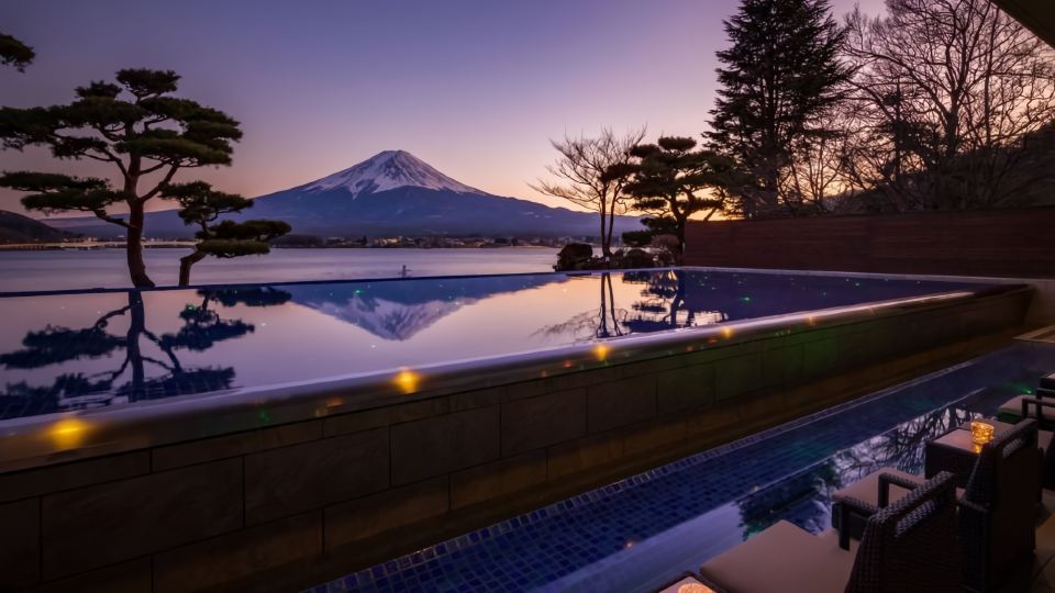 秀峰閣湖月