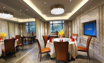 Home Inn Four Seasons Hotel (Huizhou Boluo Shiwan Yanjiang Road)