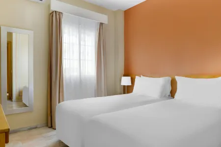 Royal Oasis Club at Pueblo Quinta Resorts Отели рядом с достопримечательностью «Памятник Коломаресу»