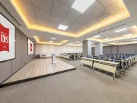Ibis Hotel (Lanzhou West Railway Station Qilihe Yellow River Bridge)