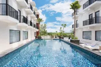 Swiss-Belcourt Lombok - Kolam Renang
