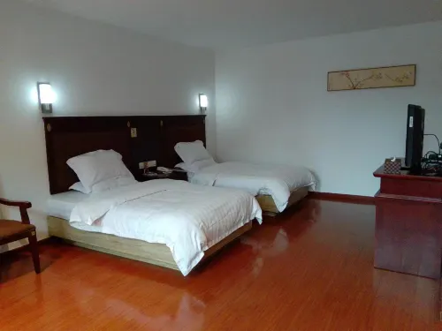 Yunfu Century Tourism Hotel - 2 stelle