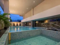 Hotel Santika Premiere Gubeng Surabaya - Pools