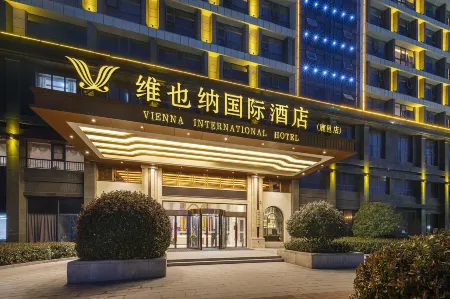 Vienna International Hotel (Luyi Passenger West Station)