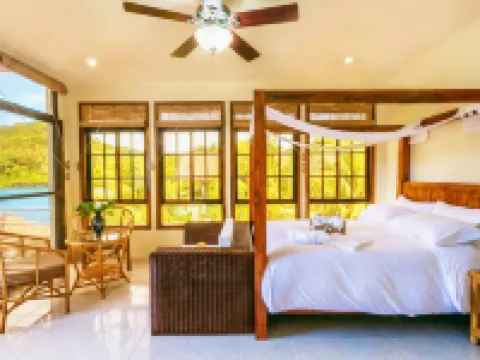 เอดจ์วอเทอร์ ไดฟ์แอนด์สปารีสอร์ท โรงแรมในเปอร์โตกาเลรา