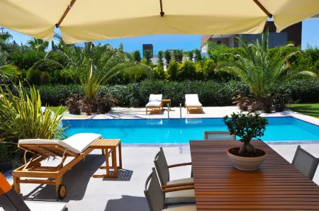 Luxurious private villa in Cesme Mamurbaba - 5min to beach & Alacati Отели в г. Altinyunus Mahallesi