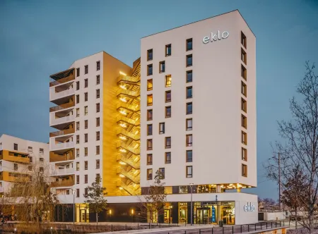 Eklo Hotels Lyon Отели в г. Венисьё