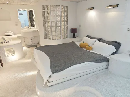 gold stone crescent moon light