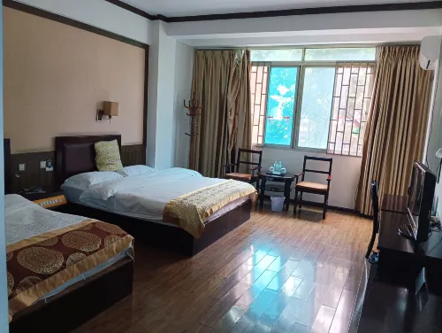 Baoshan Jinghui Business Hotel
