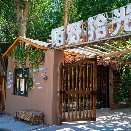 Turpan | Moye Shiguang WildLight Homestay · Grape Courtyard-Style Hotel