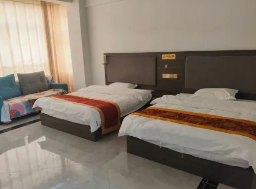 Longling Yaodi Hotel