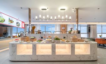 Yilongxuan Hotel (Zhengzhou East Railway Station)