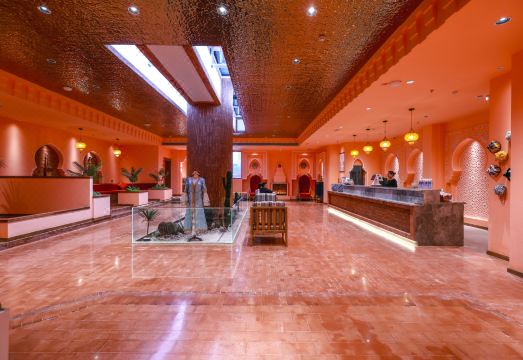 Meilun Hotel의 위구르 스타일 무료 의류 대여 코너