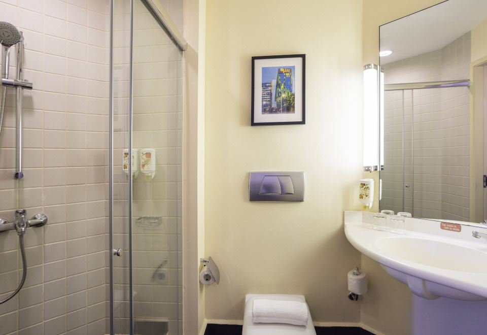 Ibis Singapore on Bencoolen - Newly Renovated