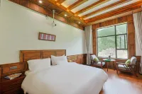 Sanhu Homestay (Shangri-La Town Daocheng Yading Scenic Area) - 3 Yıldız