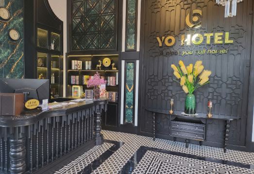 YO 호텔의 모던한 객실