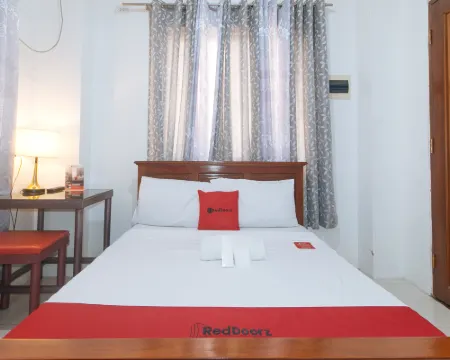 RedDoorz near LRT 2 Antipolo Station โรงแรมในริซัล