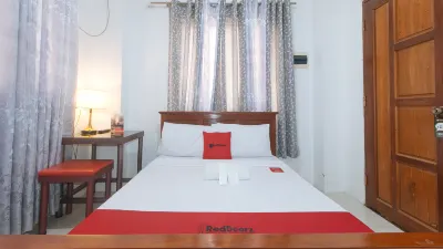 RedDoorz near LRT 2 Antipolo Station Hotels near Iglesia Ni Cristo - Lokal ng Padilla - Rizal