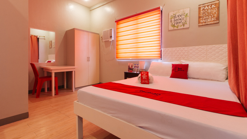 RedDoorz near Christ the King Medical Center Hotels in Las Pinas