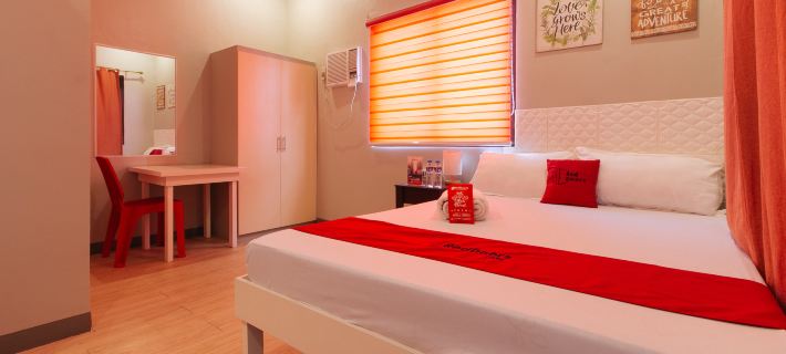 RedDoorz near Christ the King Medical Center Hotels in Las Pinas