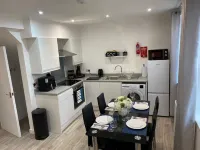 Stylish Apartment in Watford Hotels in 