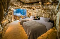 MoYe | Snow Mountain Cliff Hotel (Shangri-La Tiger Leaping Gorge Hotel) Hotels near Middle Tiger Leaping Gorge, Shangri-La, Yunnan