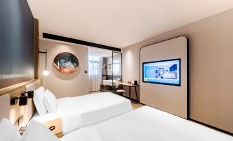 Ni Hao Hotel (Nanjing South Railway Station Ruanjiandadao Subway Station)