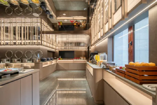 EBO City Hotel Отели рядом с достопримечательностью «Zhongdu Square»