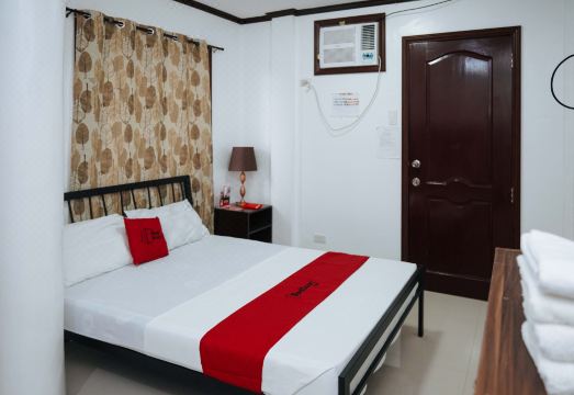 RedDoorz Plus @ Billy's Resort Oslob 로비