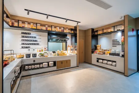 Ni Hao Hotel (Chongqing Dazu Shike Hongsheng Wenhua Guangchang) Отели рядом с достопримечательностью «Dazu Stone Carving Baoding Mountain Scenic Area - Guiding Service Hall»